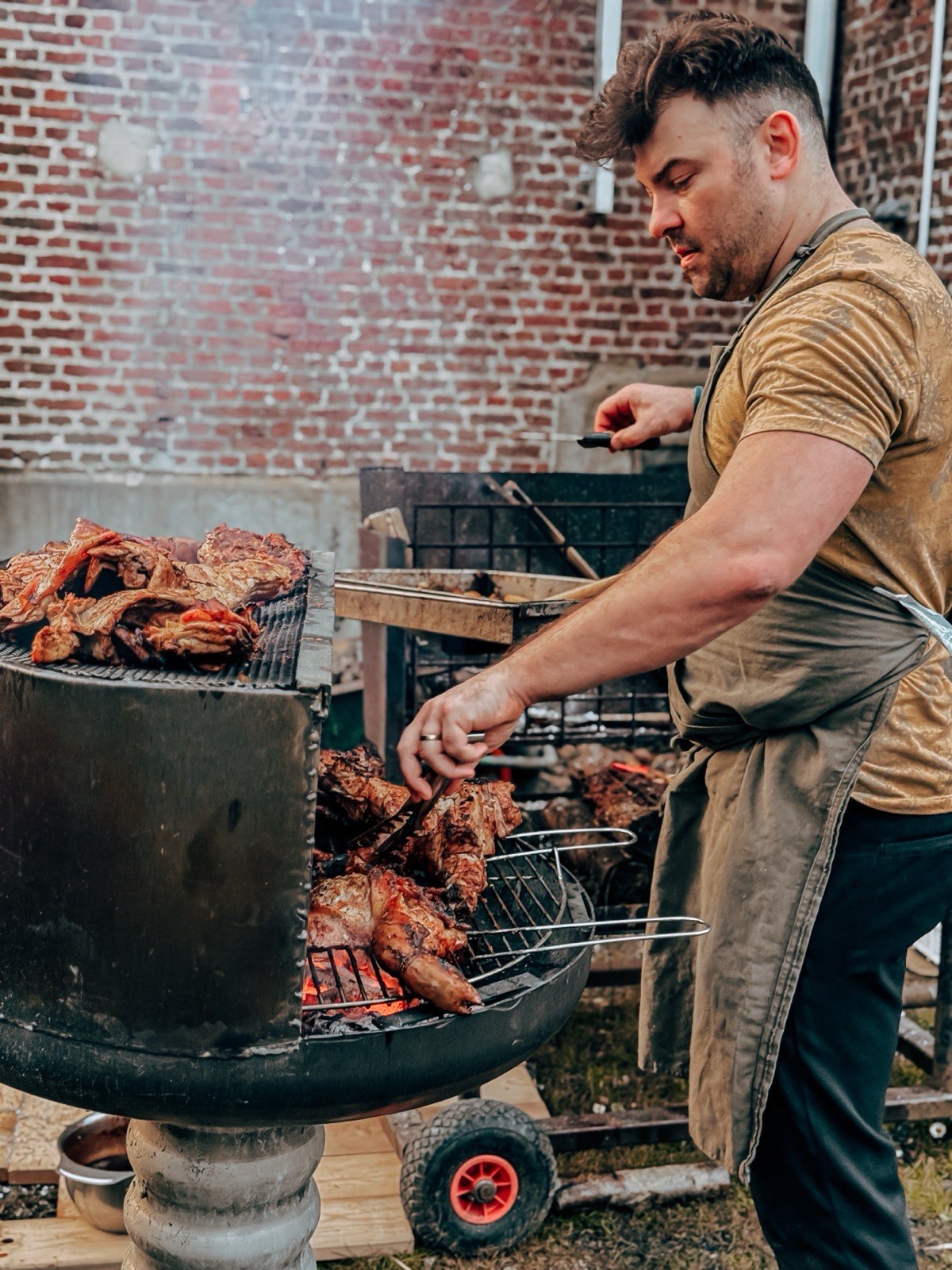 Dax aan de BBQ — slager, fire & smoke achter Chef & Chief